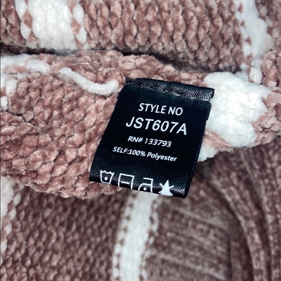 Stripped high- low Turtleneck Sweater - Picture 9 of 10